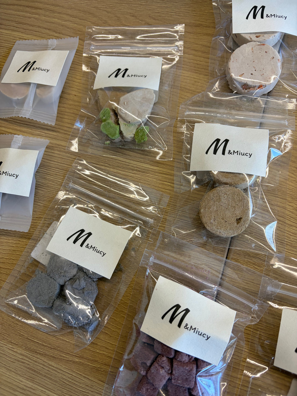 M&Miucy Edible Pet Treats - Freeze-Dried Chicken Breast, Teeth-Cleaning, Individual Small Packs, Universal for Dogs & Cats