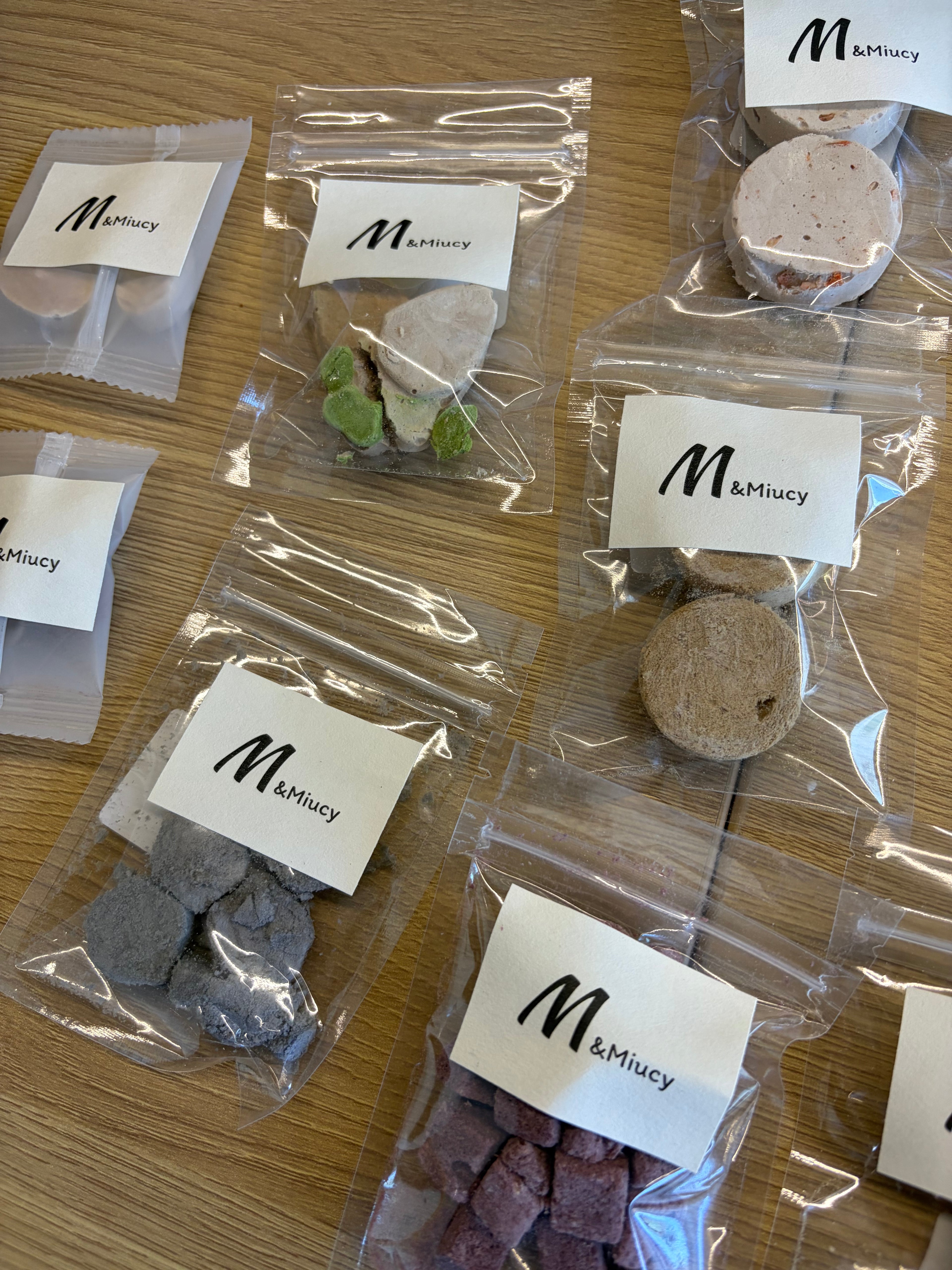 M&Miucy Edible Pet Treats - Freeze-Dried Chicken Breast, Teeth-Cleaning, Individual Small Packs, Universal for Dogs & Cats