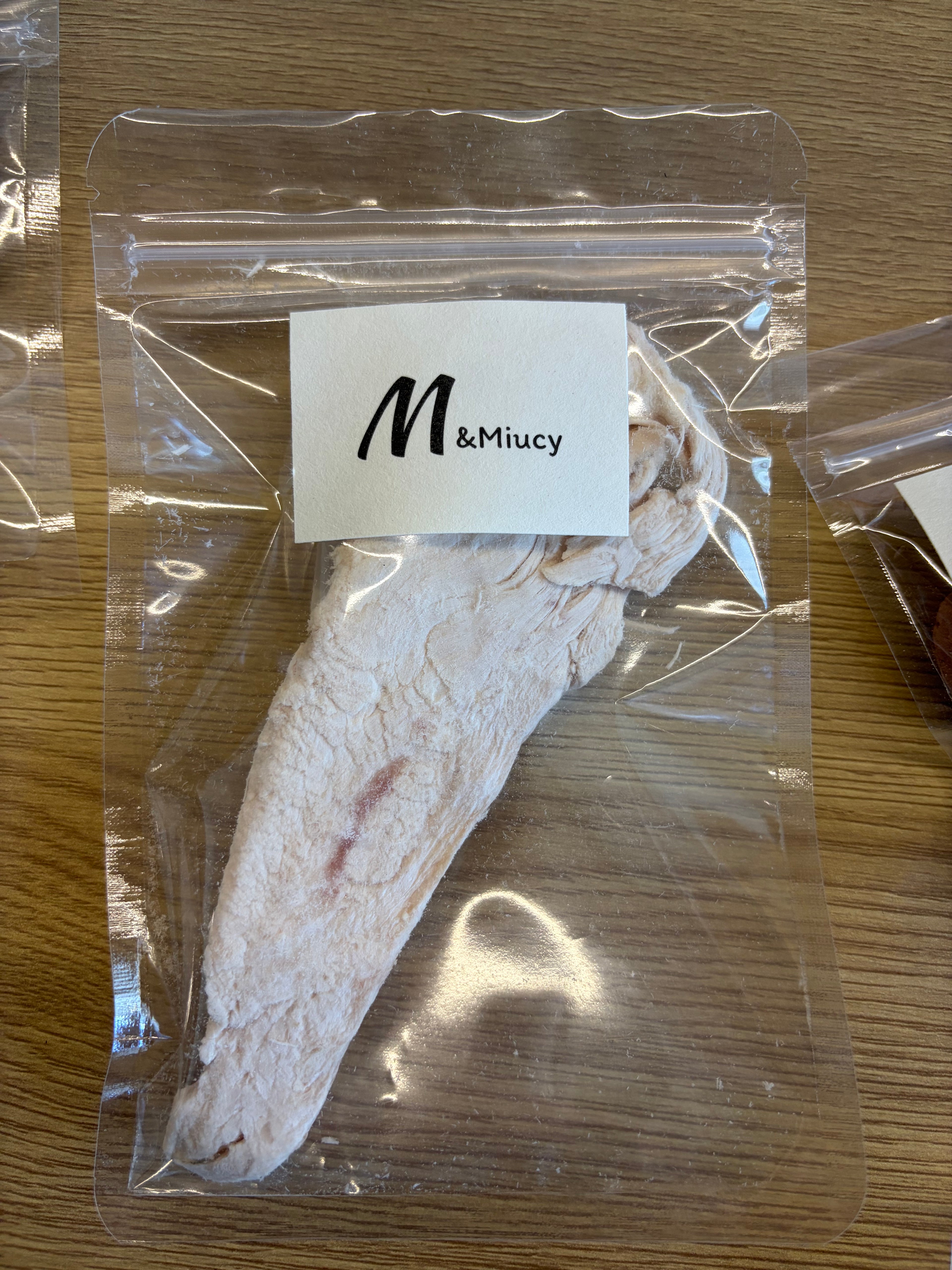 M&Miucy Edible Pet Treats - Freeze-Dried Chicken Breast, Teeth-Cleaning, Individual Small Packs, Universal for Dogs & Cats